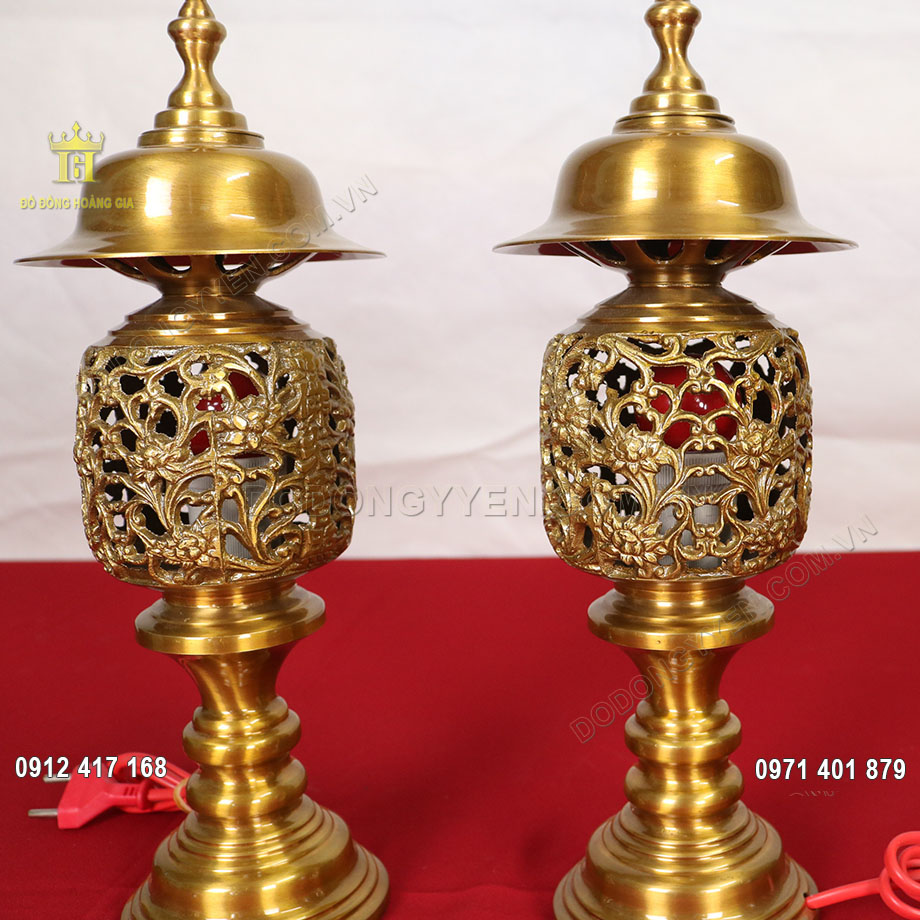 Vật phẩm n&agrave;y kh&ocirc;ng chỉ mang lại sự ấm c&uacute;ng, thi&ecirc;ng li&ecirc;ng cho kh&ocirc;ng gian thờ c&uacute;ng m&agrave; n&oacute; c&ograve;n gi&uacute;p kh&ocirc;ng gian thờ c&uacute;ng nh&agrave; bạn th&ecirc;m đẹp, sang trọng v&agrave; uy nghi&ecirc;m hơn